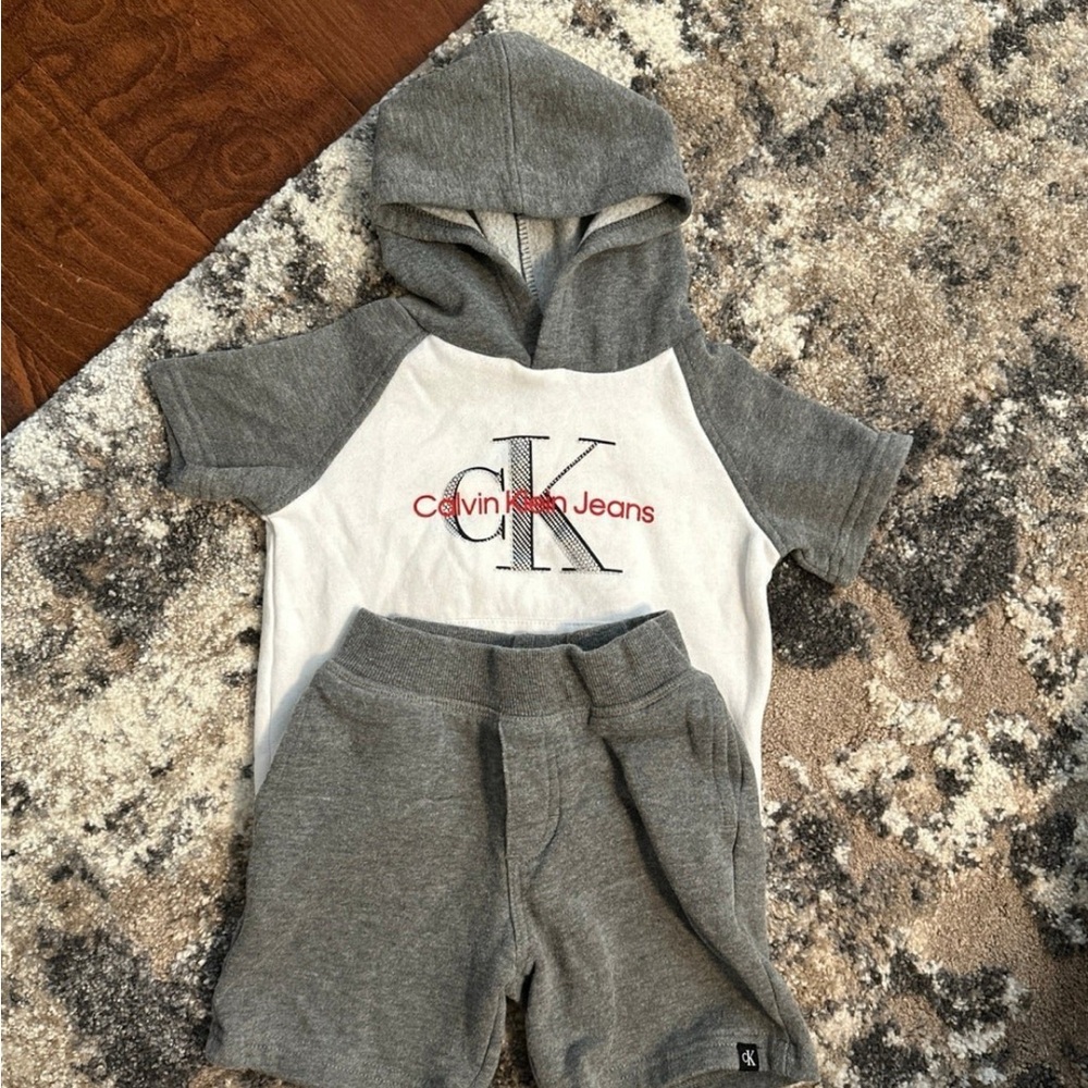 Calvin Klein Gray and White set size 2T